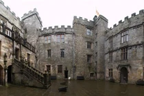 Lạnh người trước những lâu đài "ma ám" đáng sợ nhất thế giới