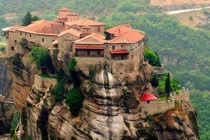 Ngọn núi kỳ lạ cấm phụ nữ đặt chân tới trong 1.000 năm