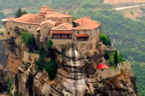 Ngọn núi kỳ lạ cấm phụ nữ đặt chân tới trong 1.000 năm