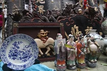 Độc đáo chợ đồ cổ ở Hà Nội