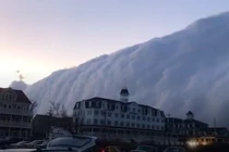 Giải mã đám mây cuộn chắn ngang bầu trời như ngày tận thế ở Mỹ