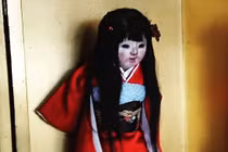 Kỳ bí "búp bê ma ám" ở Nhật Bản liên tục mọc tóc