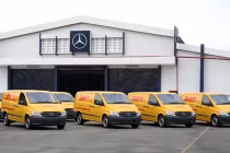 Soi dàn xe tải Mercedes 40 tỷ đồng của DHL-VNPT tại VN