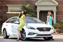 Chân dài tạo dáng đón năm mới cùng Hyundai Sonata 2015 