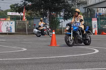 Xem CSGT Việt luyện lái xe phân khối lớn