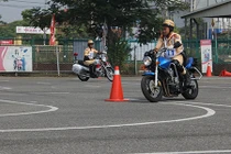 Xem CSGT Việt luyện lái xe phân khối lớn