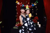 Xuân Lan diện đồ đôi mừng sinh nhật con gái