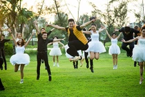 Trọng Hiếu tự biên đạo màn flashmob tỏ tình trong MV mới