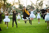 Trọng Hiếu tự biên đạo màn flashmob tỏ tình trong MV mới