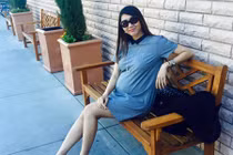 Siêu mẫu Ngọc Quyên xinh tươi khoe bụng bầu 8 tháng