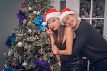 Vợ chồng Thúy Diễm hạnh phúc đón Giáng sinh sớm ở Mỹ