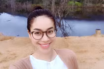 Hoa hậu Phạm Hương đẹp rạng rỡ khi lên núi tĩnh tâm