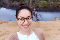 Hoa hậu Phạm Hương đẹp rạng rỡ khi lên núi tĩnh tâm