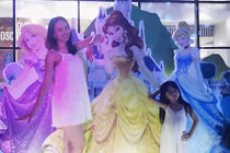 Ngọc Diễm cùng con gái mừng giáng sinh sớm ở Thái Lan