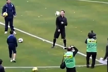 Cầu thủ nhí khiến CR7 phải nể phục sát đất