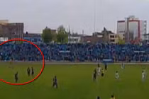 Trọng tài bị sét đánh khi đang điều khiển trận đấu