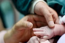 Vạch trần đường dây "du lịch sinh con" ở Mỹ để lấy quốc tịch