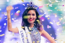 Khoảnh khắc đăng quang ấn tượng của Hoa khôi Áo dài VN