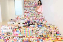 Choáng ngợp trước bộ sưu tập son khổng lồ của bé gái 6 tuổi 
