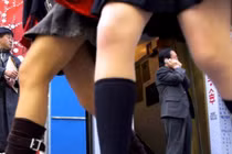 Nhật Bản gia tăng số vụ biến thái chụp ảnh dưới váy phụ nữ 