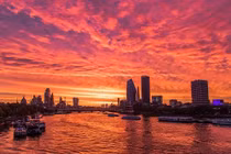 Ngoạn mục khoảnh khắc bình minh rực rỡ trên khắp nước Anh