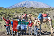Chinh phục núi Kilimanjaro bằng lạc đà