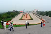 Con dốc "thách thức trọng lực" ở Trung Quốc, lên xuống kiểu "ngược đời"