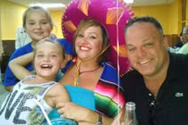 Rơi máy bay, em bé 7 tuổi sống sót thần kỳ