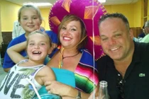 Rơi máy bay, em bé 7 tuổi sống sót thần kỳ