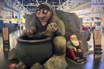 Những nhân vật Giáng sinh kỳ lạ trên khắp thế giới