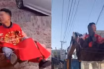 Chú rể sợ xanh mặt vì bị trói chặt, đu đưa trên máy xúc 