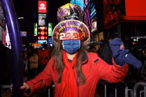 Người dân Mỹ xuất trình chứng nhận tiêm chủng đón Giao thừa