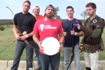 Bắn cung tên dập tắt nến đang cháy siêu đỉnh 