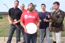 Bắn cung tên dập tắt nến đang cháy siêu đỉnh 