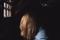 Tá hỏa cảnh nam giáo viên lạm dụng phụ nữ ngay trên đường phố