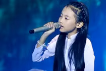 Phương Mỹ Chi trổ tài hát chay nhạc ngoại cực đỉnh