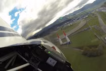 Màn nhào lộn, lạng lách khó tin của máy bay