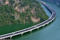 Chiêm ngưỡng đường cao tốc trên sông đẹp nhất thế giới