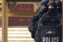 Australia bắt giữ 2 kẻ nghi khủng bố