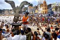 Giẫm đạp kinh hoàng ở Ấn Độ, 27 người thiệt mạng