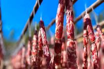 Thơm nức mũi hương vị Tết tại "làng thịt phơi nắng" ở Trung Quốc 