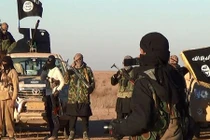 Đánh trận thua, IS hành quyết 56 thành viên 