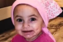 Bố mẹ đến trung tâm bảo trợ trẻ em bắt cóc con gái