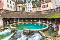 Điều huyền bí suốt nhiều thế kỷ về nguồn gốc suối thiêng ở Pháp 