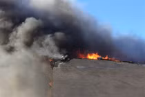 Video cứu hỏa Mỹ tận tình chữa cháy vụ máy bay rơi