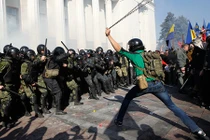 Video bạo động trước cửa tòa nhà Quốc hội Ukraine