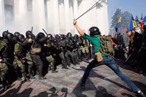 Video bạo động trước cửa tòa nhà Quốc hội Ukraine