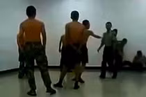 Xem học viên TQ bị tra tấn rèn sức chiến đấu