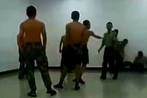 Xem học viên TQ bị tra tấn rèn sức chiến đấu