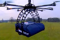 Choáng dịch vụ máy bay giao hàng của chủ tiệm bánh Pizza